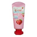 WELCOS Kwailnara Strawberry Milk Cleansing Foam/Пенка для умывания с экстрактом клубники 120 мл.